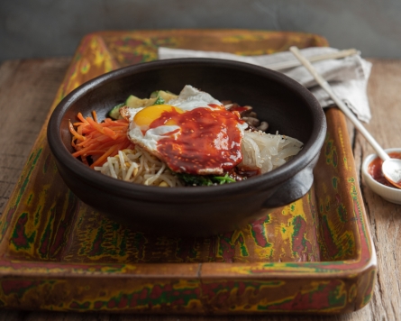 [Holly’s Korean Kitchen] Bibimbap, Korean rice bowl with beef and vegetables
