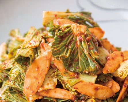 [Temple to Table] Sweet taste of food in spring: Fresh kimchi with bomdong and deodeok in doenjang sauce