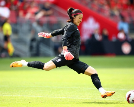 S. Korean women hold Olympic champions Canada in football friendly