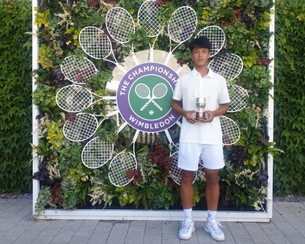 S. Korean prospect Cho Se-hyuk wins boys' under-14 title at Wimbledon