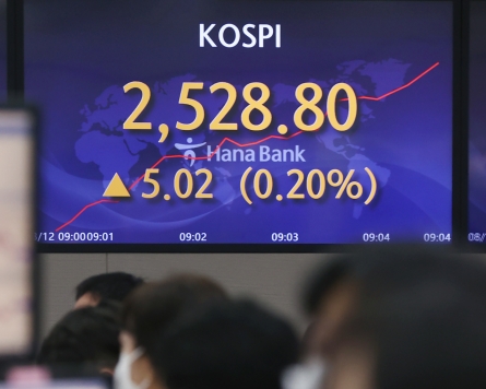 Seoul stocks open slightly higher on tech gains