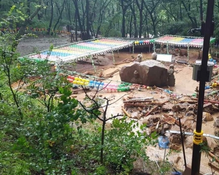 [Photo News] Mudslide strikes Buddhist temple site in Gyeonggju