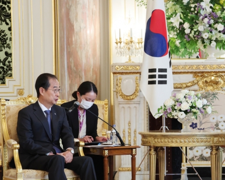 S. Korean PM meets with Japan's Kishida, urges to improve relations