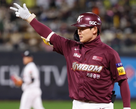 One year after release from one team, outfielder shines in KBO postseason for another team