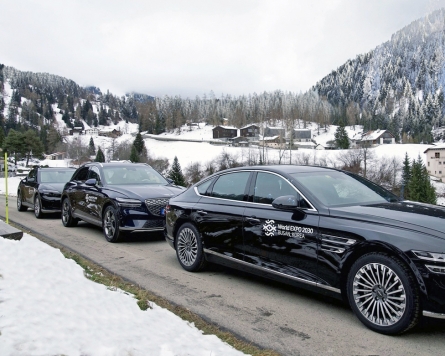 Hyundai promotes Busan's Expo bid at Davos