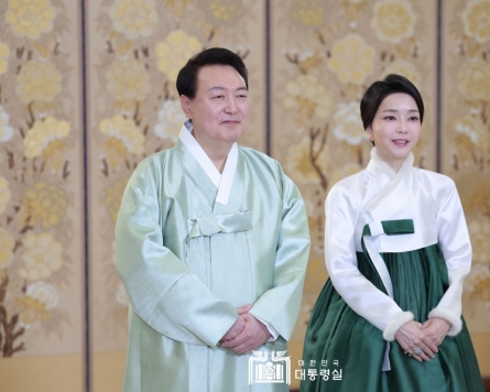 Yoon, first lady offer Lunar New Year greetings