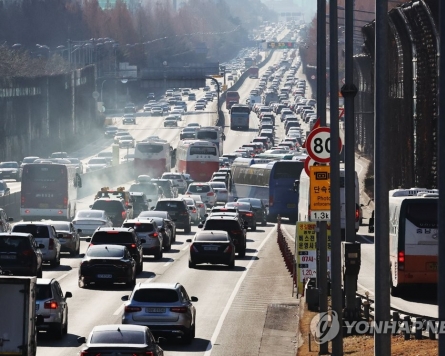 Traffic slows as Lunar New Year holiday begin