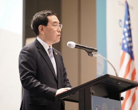Trade minister vows support for global firms