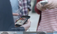 “아직도 아이폰 기다리니?” 삼성, 애플 조롱광고 2탄