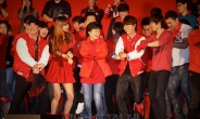 박근혜 ‘준비된 말춤’ 보니 빨간장갑까지…