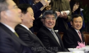 <포토뉴스> 韓銀총재 “저금리 너무 오래 지속”