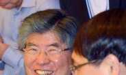 <포토> 환하게 웃는 김중수 총재