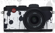 가고시안화랑,이번엔 카메라를.. 독특한 붓자국무늬 라이카 X2 출시