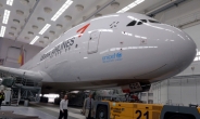 <이슈데이터> 페인트만 650kg…A380 1호 ‘색동옷’ 입다