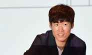 박지성, ‘비유럽권 최초’ 맨유 엠버서더 선정…1년 연봉이?