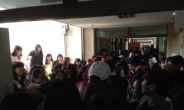 '닭치고' 이상민, 인천 한 여고서 학생들에게 둘러싸여