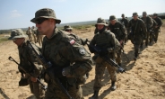 ‘러시아 공포’에 폴란드 준군사조직 가담자 증가, 최대 8만명 추산