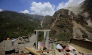 “또…” 네팔 규모 7.4 강진…17일만에 또다시, 에베레스트 인근 “어쩌나”