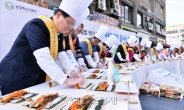 [포토]‘아침밥먹기 캠페인’, 김밥 만드는 참석자들
