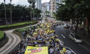 홍콩, 우산들고 다시 거리로…행정장관 직선 요구