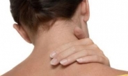 지긋지긋한 어깨통증 유발하는 오십견, 도수치료가 효과적