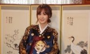 '트로트 신예' 윤수현, 궁중 여인의 기품 느껴지는 한복 자태 눈길