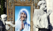[속보] 교황, 테레사 수녀 시성 승인…“9월 4일 성인(聖人) 된다”