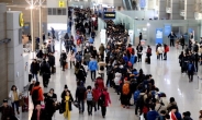 밀입국에 공항 뚫렸는데…공무원 1인당 담당객 수 5년간 6000명 증가