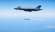 공군 차세대전투기 F-35 시험발사 성공…30발 모두 목표에 명중