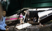 “감속 않고 승강장 들이받아”…美뉴저지역서 열차충돌