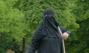 불가리아, 부르카 착용금지법 통과…“여성 얼굴가리는 의상 착용 안돼”