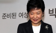 NYT “박 대통령은 한국 여권 신장에 방해되는 인물”