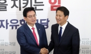 文 정부 견제 시작한 한국당, 쏟아지는 논평