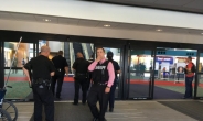 美 경찰, 미시간공항서 괴한 칼에 찔려…FBI “테러 간주”