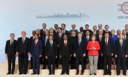 G20 정상 기념사진서 구석에 선 文대통령ㆍ트럼프, 중앙에 선 시진핑…왜?
