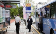 [포토뉴스]권선택 대전시장, 투투버스데이 시내버스로 출근