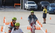 [우리 아이 교통사고 예방, 이렇게 ②] “바퀴달린 탈 것 이용할 땐 헬멧 꼭 씌워주세요”