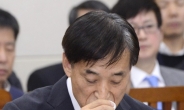 [헤럴드포토] 물 마시는 이주열 한국은행 총재