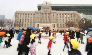 미세먼지가 멈춰세운 서울광장 스케이트장