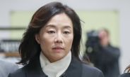 ‘특활비 혐의’ 조윤선, 27일 법원 영장심사…오민석 판사 심리