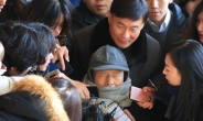 ‘MB 형’ 이상득, ‘국정원 자금 수수 의혹’ 검찰 출석…질문엔 묵묵부답