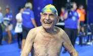 ‘노장은 살아있다’…호주 99세 할아버지, 수영 세계 신기록 경신