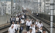 일본 오사카서 규모 6.1 지진…국보에도 금갔다