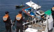 군산 앞바다서 어선 침수…승선원 4명 전원 구조