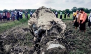 중국산 F-7 전투기 미얀마서 또 추락…조종사 2명·10세 소녀 사망