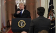 백악관, 기자회견서 트럼프와 충돌한 CNN 기자 출입 금지