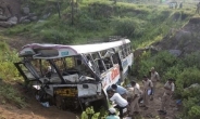 인도서 또 버스 협곡 추락 12명 참사…사망자 더 늘듯
