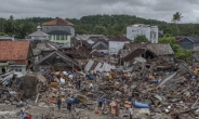 쓰나미 덮친 印尼서 규모 6.1 강진…추가 쓰나미 우려 여전