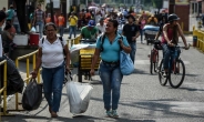 ‘해외원조 거부’ 베네수, 대혼란…“전문직 여성까지 몸 팔아 생계유지”