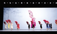 [정한결의 콘텐츠 저장소] 현대의 몸짓에 한국의 전통 춤사위 국립무용단 ‘시간의 나이’